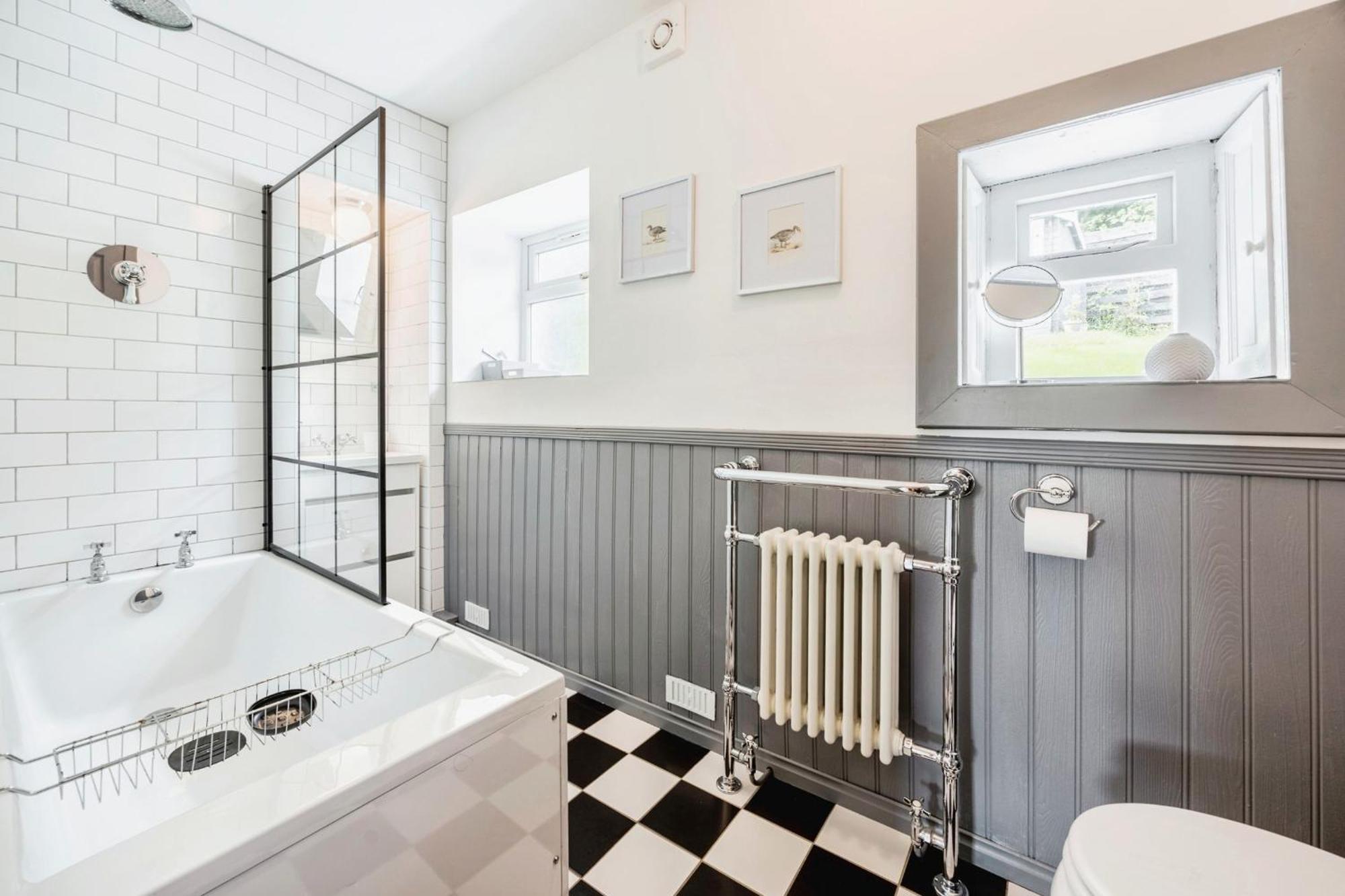 Cosy Lochside Cottage With Mountain And Sea Views Clynder Exteriör bild
