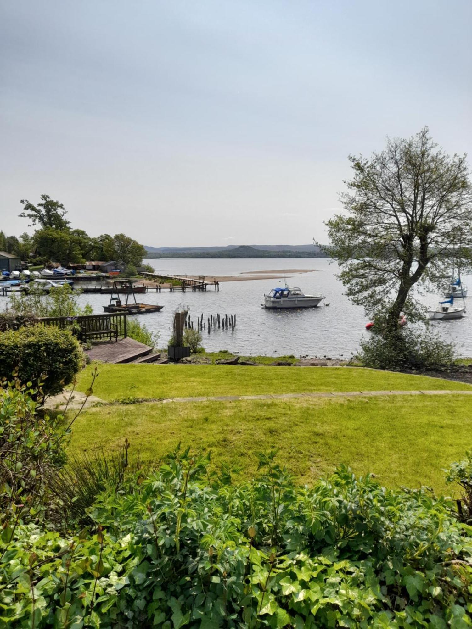 Cosy Lochside Cottage With Mountain And Sea Views Clynder Exteriör bild