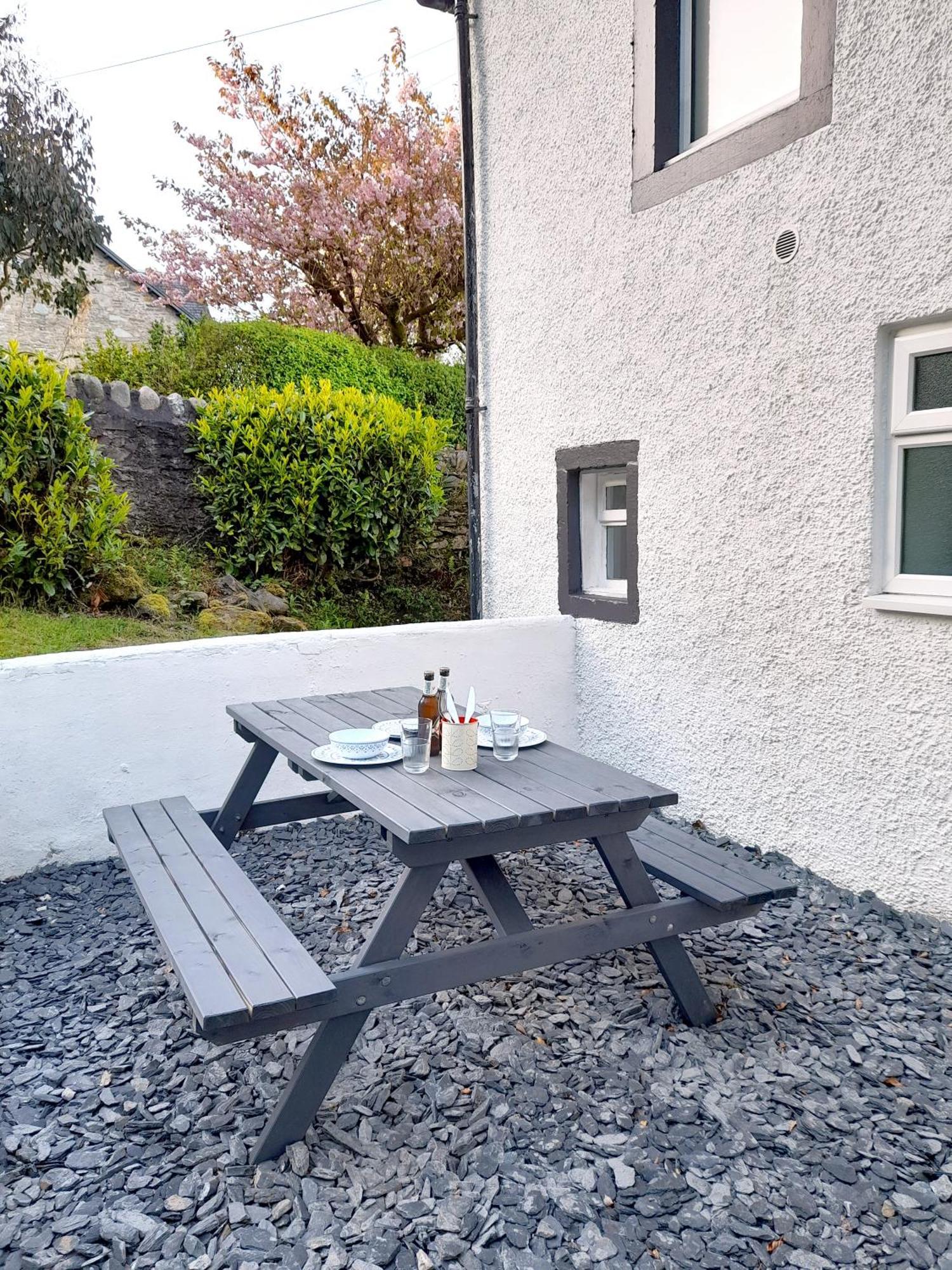 Cosy Lochside Cottage With Mountain And Sea Views Clynder Exteriör bild